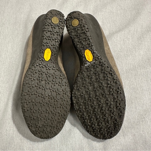 Merrell Tulip Wool Suede Wedge shoes, size 7.5, 2.5" wedge, taupe/brown - Picture 2 of 10